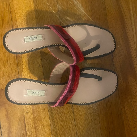 VINTAGE PRADA!!! Thong sandal with comfortable kitten heel - Picture 3 of 5